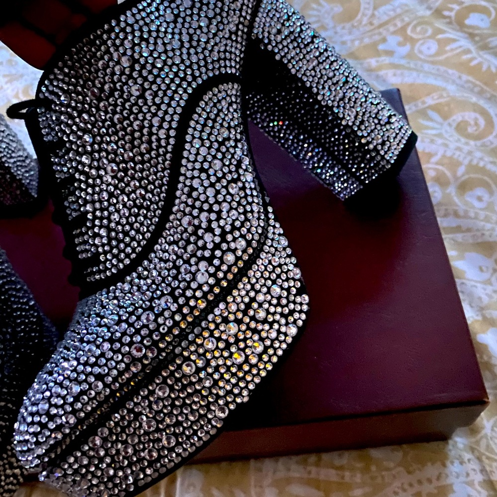 Super cute bling bling Gianni shoes